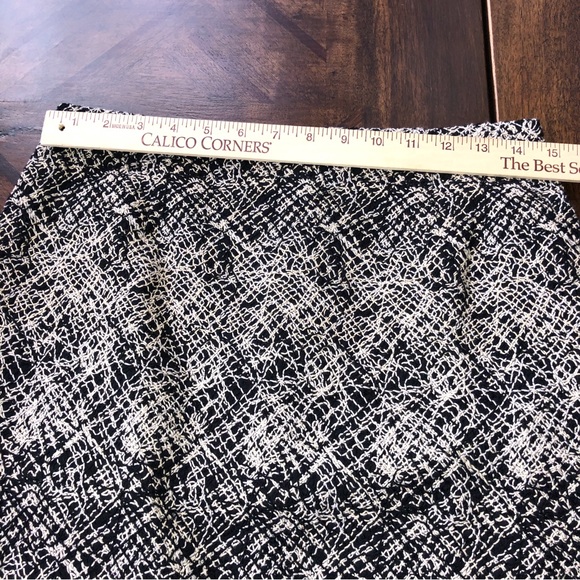 Worth Collection Black and Tan Textured Embroidery Skirt New Size 4 - Picture 9 of 10